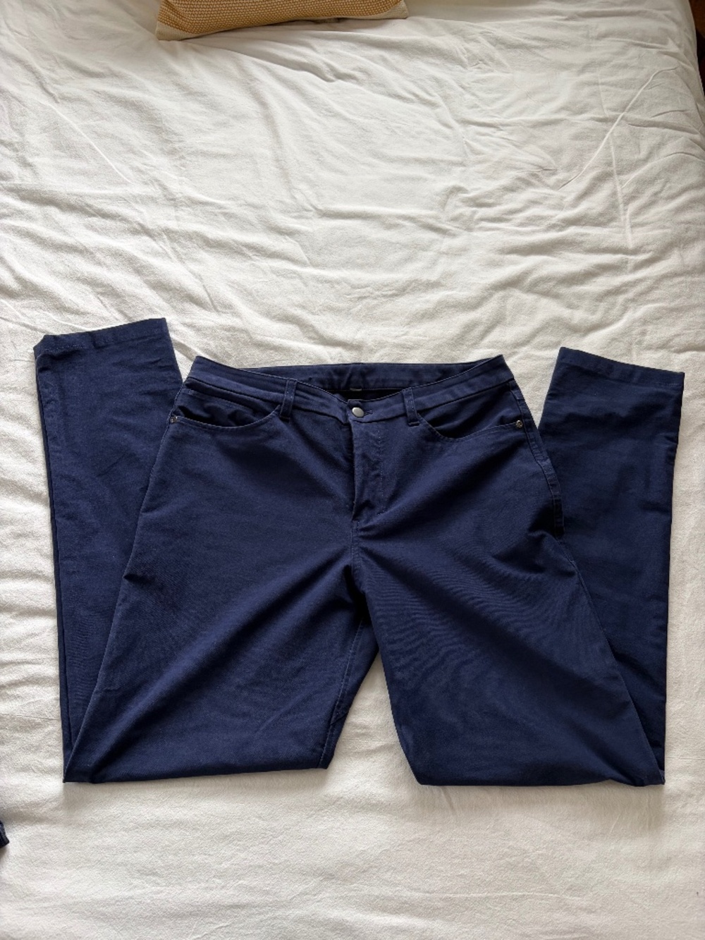 Men’s Lululemon trousers